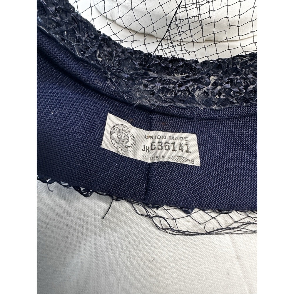 Union Made Women's Navy Hat With Netting on the open top/side. Union Made 1950's - Picture 10 of 12